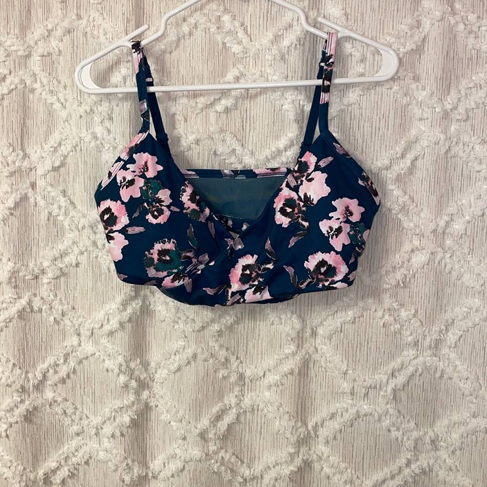 Fabletics sports bra